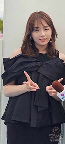 篠崎愛、ちゅるちゅる唇がチャーミング!超近距離ショットにファン悶絶&お祝いの声