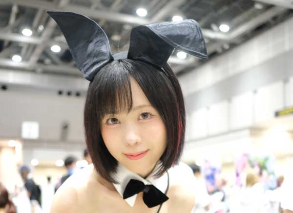 夜道 雪、美太ももすらり！魅惑の黒コーデにファン歓喜の声