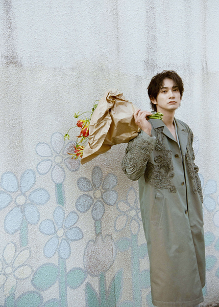 町田啓太、銀河劇場や東京タワーで撮り下ろし！15周年フォトブック先行カット解禁