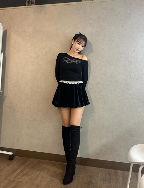 大野真依、スレンダー美スタイルで美肩＆美脚だし！