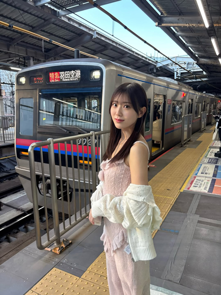 久木田 帆乃夏、甘さMAXのピンクコーデでふんわり柔肌あらわに