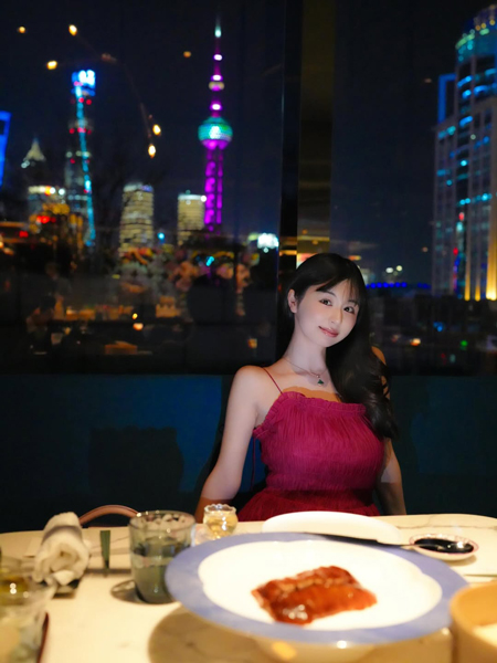 くりえみ、デコルテ映えが破壊力抜群！！大人ムード全開のドレスショットにファン興奮