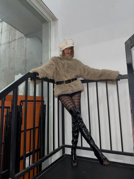 KAEDE、抜群の脚線美に反響続出！圧巻のスタイルでファン圧倒