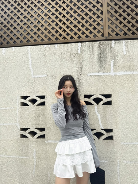 「可愛いし脚長いの最高」ToiToiToi・橋本萌花、美脚スラリ!なグレーコーデにファン歓喜の声