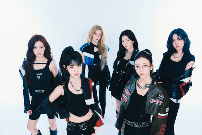 STAYC、Japan 1st Album 『STAY ALIVE』を引っさげ関西上陸トピック３を発表！