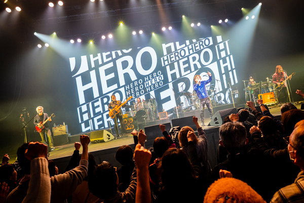 デビュー50周年イヤーを16年ぶりの日本武道館公演で締めくくったばかりの甲斐バンドが、新機軸を打ち出した一夜限りのライブを豊洲PITで緊急開催！＜ライブレポート＞