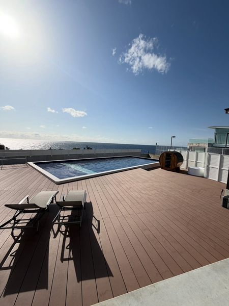 井上晴菜、ミニ丈ボトムと黒タイツの脚見せで引き締めた大人ガーリースタイルを披露