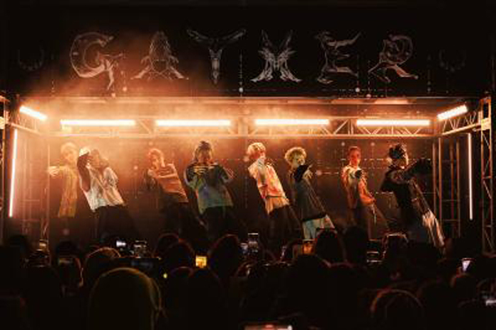 ONE OR EIGHTが渋谷をジャック！4tトラックからサプライズ登場、「TOKYO DRIFT」を日本初披露