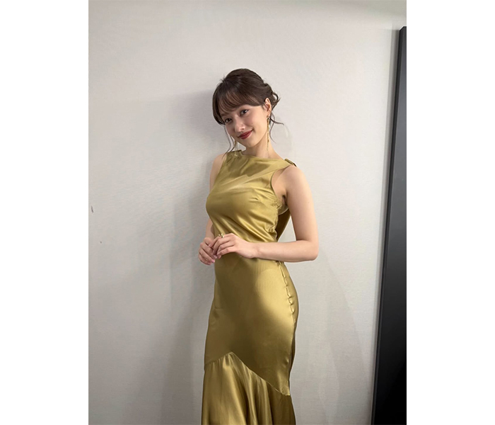 谷まりあ、サラテカドレスで美スタイルがくっきり！ファン歓喜「ドレスアップして素敵です」