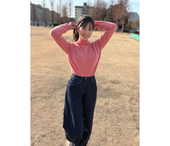 「日本一可愛い剣道女子」佐藤あかり、透明感あふれるピンクのカジュアルコーデを披露