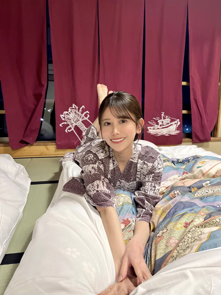 浴衣姿で足裏チラリ！名取くるみ、魅惑的な寝転びショットを投稿
