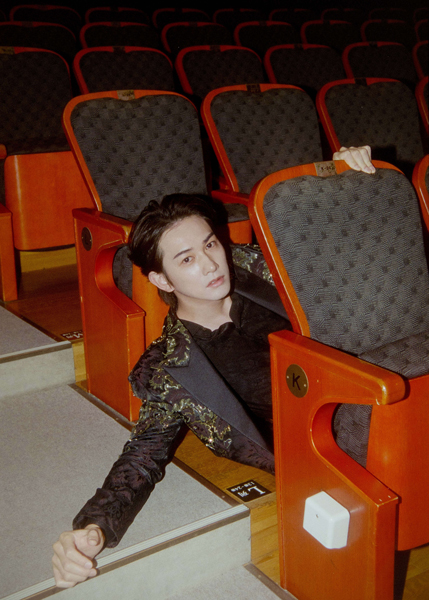 町田啓太、銀河劇場や東京タワーで撮り下ろし！15周年フォトブック先行カット解禁