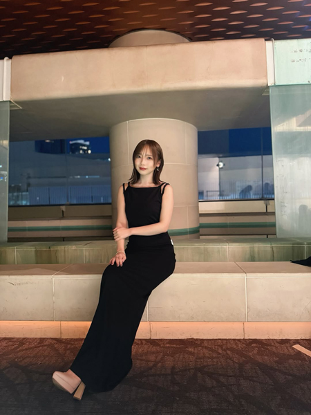 齊藤京子、曲線美きわだつ大人ブラックドレスで色気あらわに