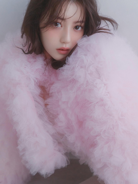 中野恵那、ドリーミーな世界観のドレスショットにファン「キラキラ感がスゴい」