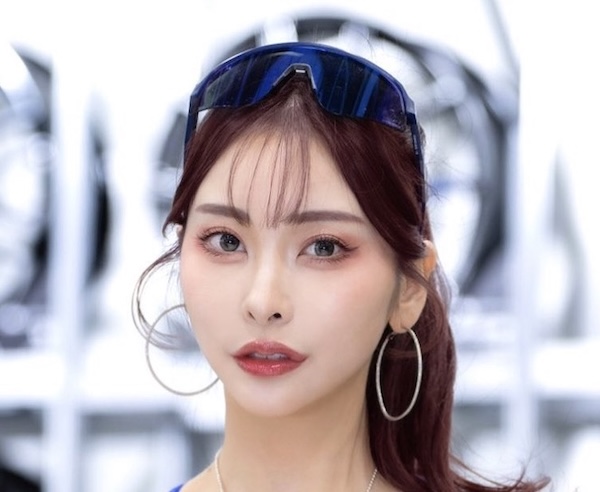 レースクイーン・南真琴、「大阪オートメッセ」で披露した大胆肌見せコスチュームにファン悶絶！「綺麗過ぎる女神様」