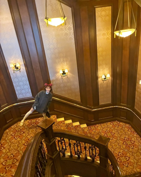 橘 香恋、脚線美あらわなディズニーコーデでオフ満喫！！