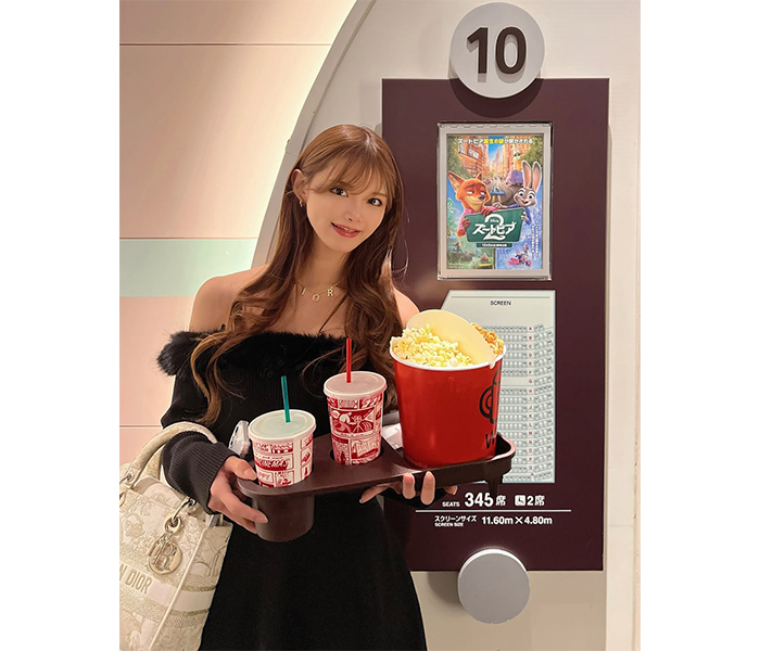 木村楓、華奢デコルテあらわ！オフショル衣装で美肌あらわに！！