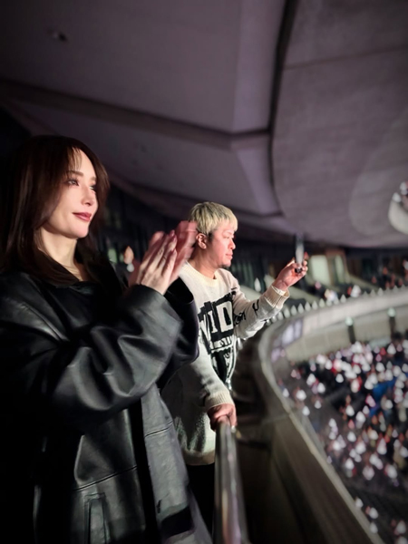 浜崎あゆみ、攻めのブラックコーデで美スタイルあらわに！ファン悶絶「最高すぎやないかいっっ」