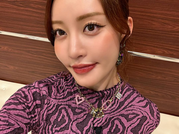 王林、ボディフィットなタイトスタイルで魅せる攻めの姿にファン大興奮「美肌で美しい」