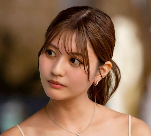 林ゆめ、キャミソールドレスから美肌チラり!美しいスタイルでファン魅了