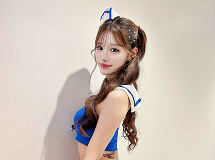 広瀬晏夕、スポーティなコスチュームで美くびれチラ見せ！