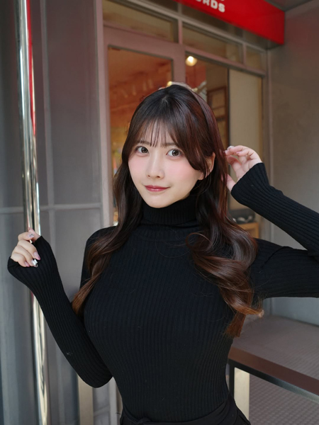 佐藤かれん、曲線美みせつけ!メリハリブラックコーデにファン「最高綺麗の美人」の声