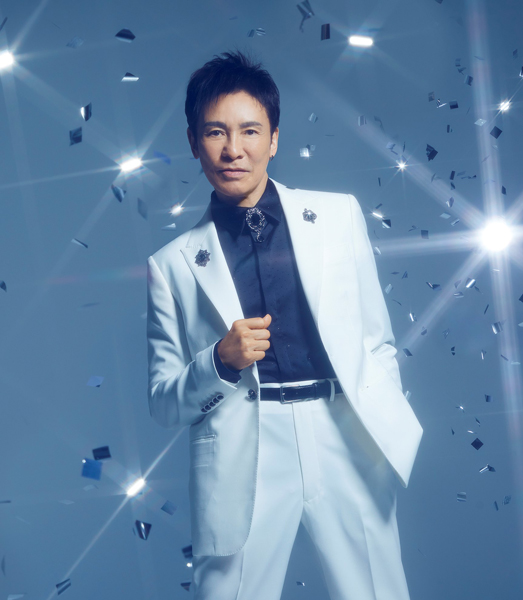 郷ひろみ、メモリアルな日本武道館公演のライブ映像を一部公開！メモリアルな70歳の日本武道館公演の熱気をお届け