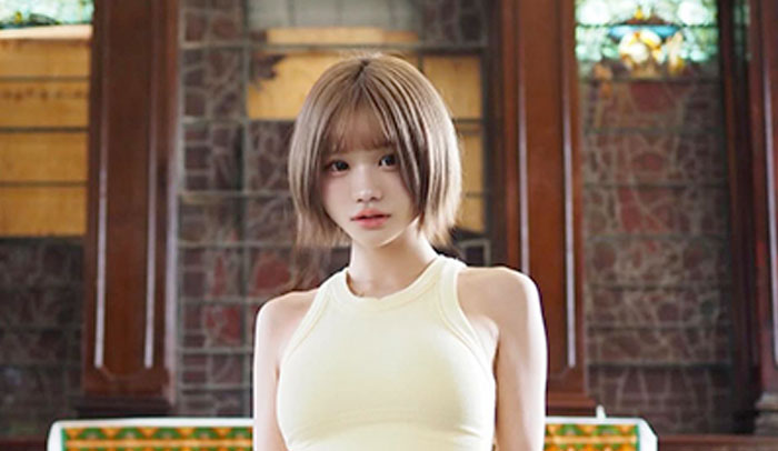 みもれもん、美腹筋あらわ！スポーティスタイル×教会のエモショットを投稿！