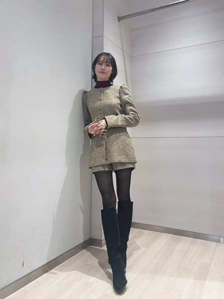南沙良、ロングブーツで脚線美キレッキレ、ジャケット×ミニの破壊力抜群カットを公開