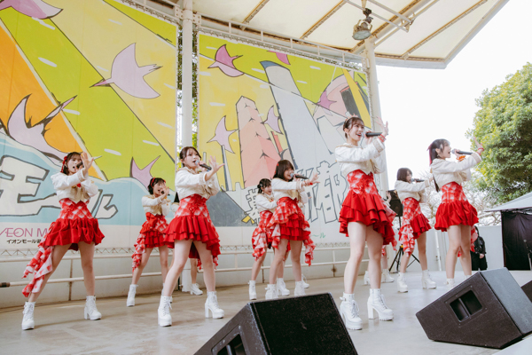 Juice=Juice『盛れ！ミ・アモーレ』で会場一体に！幕張イオンでコール炸裂、特別版リリイベが怒涛の展開