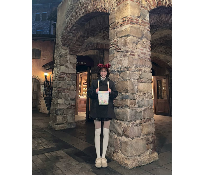 橘 香恋、脚線美あらわなディズニーコーデでオフ満喫！！