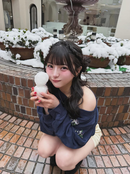 姫野ひなの、肩出し＆脚見せが映える雪ショットでファン魅了