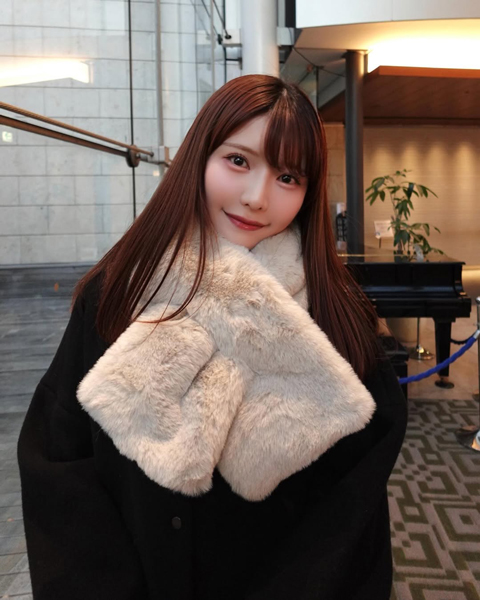 長脚にドキッ！秦はるか、スラリ美スタイル際立つクールな冬コーデを公開