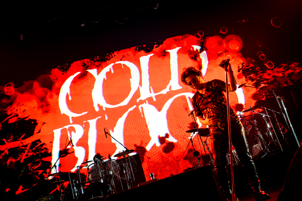 デビュー50周年イヤーを16年ぶりの日本武道館公演で締めくくったばかりの甲斐バンドが、新機軸を打ち出した一夜限りのライブを豊洲PITで緊急開催！＜ライブレポート＞