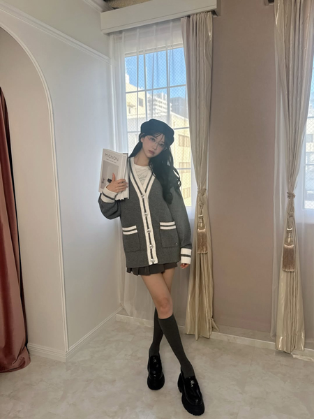 堀未央奈、ベレー帽×眼鏡で完成度高すぎるプレッピー感コーデで美脚スラリ