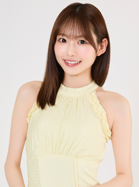 八伏紗世、上品かわいい清楚コーデからスラリ長脚あらわに