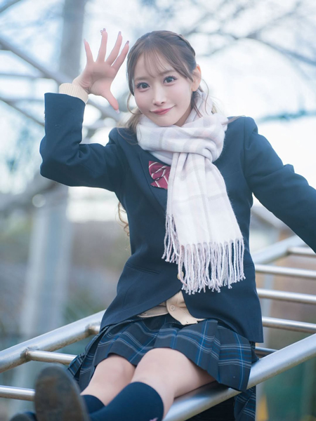 バーレスク東京・ルミ「現役に見える！」制服姿を大公開