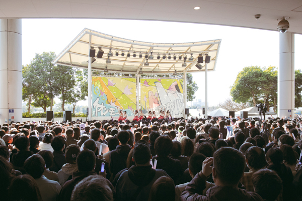 Juice=Juice『盛れ！ミ・アモーレ』で会場一体に！幕張イオンでコール炸裂、特別版リリイベが怒涛の展開