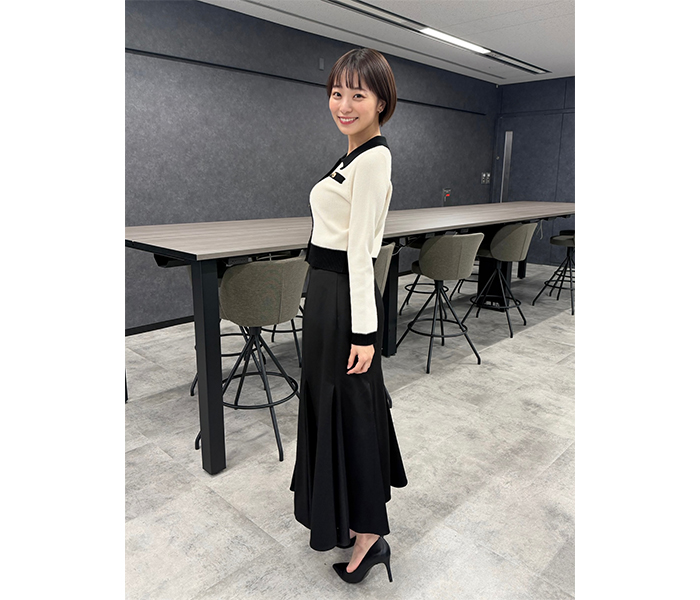 今井春花、シックでモノトーンのロングワンピースで可憐な姿を披露