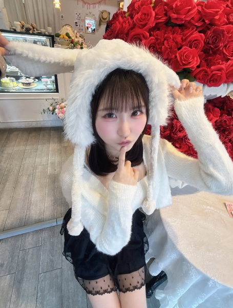 深江有恵、ふわもこ帽子×モノトーンコーデが可愛すぎるモノトーンスタイルを披露