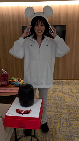 本田翼、インパクト大も「文句無しに可愛い」被り物コーデを公開！