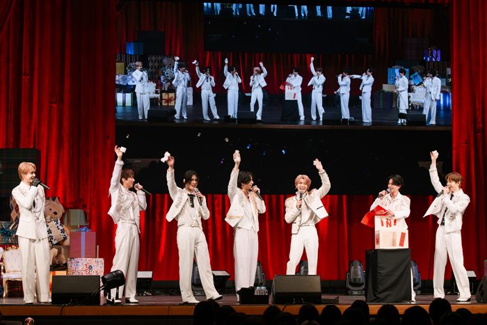 INI、2nd写真集「Viva la vita」が、オリコン週間BOOKランキング１位を獲得、CDに続き写真集でも日本イチへ