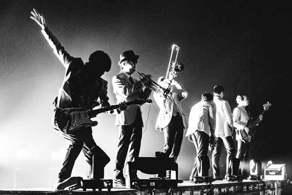 スカパラ、史上初の47都道府県ホールツアー完走！3/18発売『［SKA］SHOWDOWN』収録LIVE映像の内容解禁＆ライブダイジェスト公開！