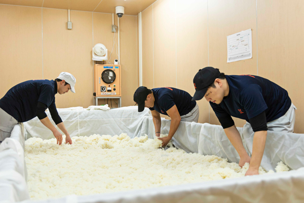 岩手県の気鋭日本酒蔵・赤武酒造と醸した中務裕太（GENERATIONS）コラボ酒第3弾！2026年4月11日（土）『AKABU 中務 2026』発売