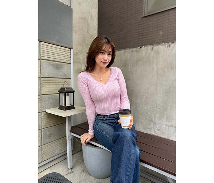 中川安奈、春色で魅せるカジュアルコーデにファン「綺麗です」の声