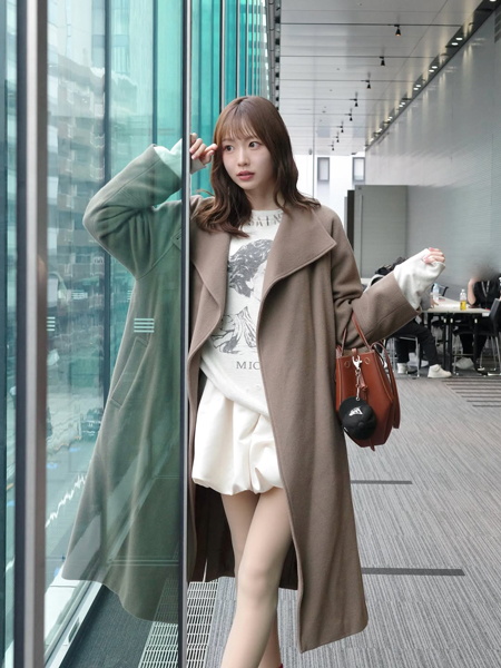八伏紗世、ふんわりショートパンツからのぞく白肌美脚に釘付け!!