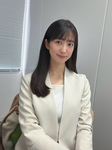 佐藤あかり、デコ出し＆清楚白ワンピースできわだつ美スタイル！「かわいい！」
