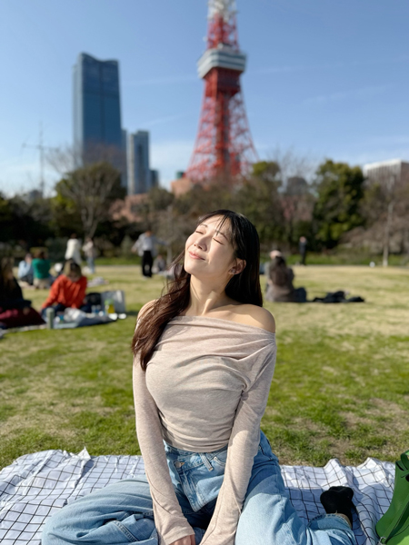 ド迫力！気象予報士・穂川果音、東京タワーが見えるピクニックの写真を公開