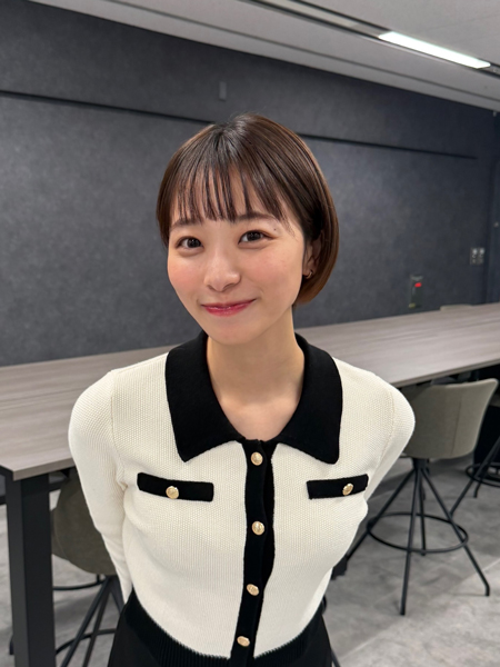 今井春花、シックでモノトーンのロングワンピースで可憐な姿を披露