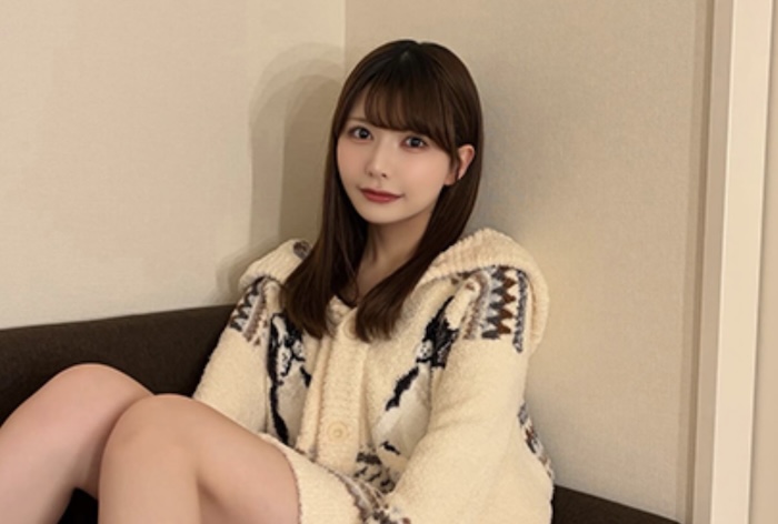 秦はるか、すべすべ美脚あらわなリラックスコーデを披露